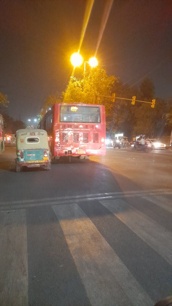 IMayankSh's tweet photo. This is the condition of Delhi transport services. The #DTC bus driver of route no. 493 &amp; bus no - DL1PC3193 is driving rashly, crossing red light near Chilla complex, Vasundhara enclave, #NewDelhi. This is not just one bus. It's actually the condition of DTC buses. @dtptraffic https://t.co/oSMEuswXpO