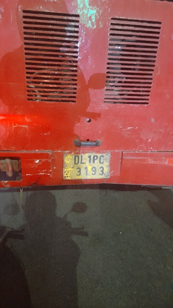 IMayankSh's tweet photo. This is the condition of Delhi transport services. The #DTC bus driver of route no. 493 &amp; bus no - DL1PC3193 is driving rashly, crossing red light near Chilla complex, Vasundhara enclave, #NewDelhi. This is not just one bus. It's actually the condition of DTC buses. @dtptraffic https://t.co/oSMEuswXpO