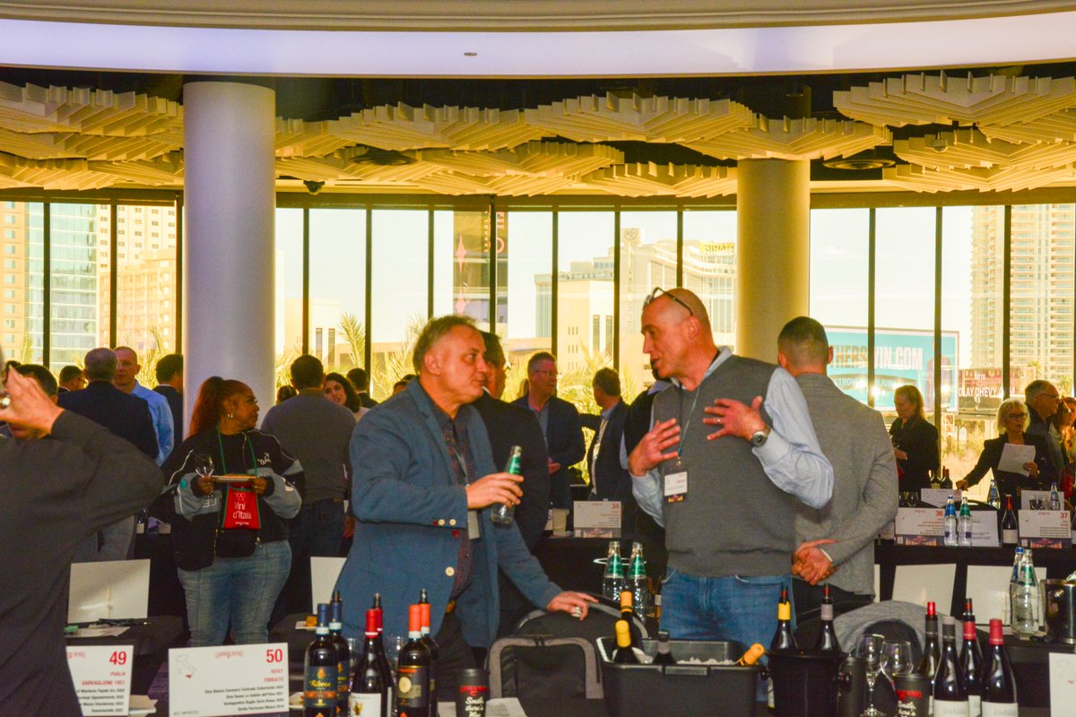 ahernhotel's tweet photo. Popular Italian Food &amp; Wine Magazine, @GamberoRossoINT, recently held an event here at Ahern Luxury Boutique Hotel, showcasing 54 Prestigious Wine Vendors to a group of 200+ wine professionals.

#GamberoRosso #AhernHotel #ItalianWine #WineTasting #LasVegasEvents https://t.co/SpysMTJAQL