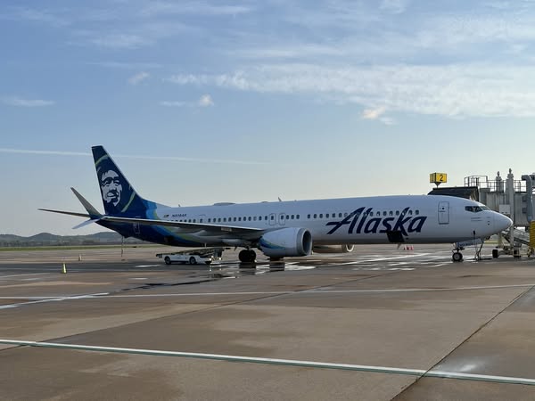 Manhattan,KS Airport (@flymhk) on Twitter photo KSU Track and Field departed <a href="/FlyMHK/">Manhattan,KS Airport</a> this morning on a 737 operated by <a href="/AlaskaAir/">Alaska Airlines</a>.
Good luck in Oregon! KSU Track and Field departed <a href="/FlyMHK/">Manhattan,KS Airport</a> this morning on a 737 operated by <a href="/AlaskaAir/">Alaska Airlines</a>.
Good luck in Oregon!