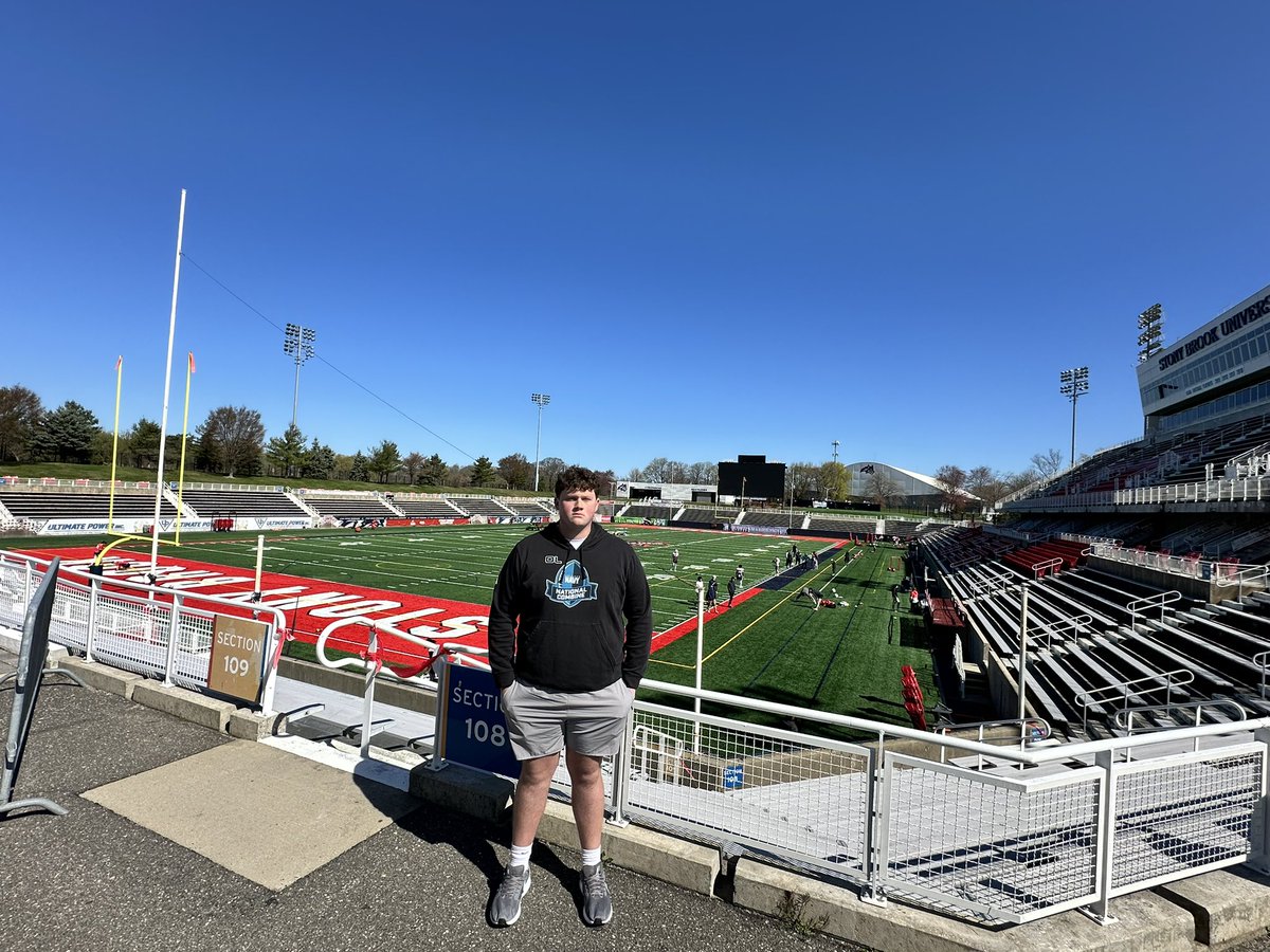 CarterGiberson2's tweet image. I am blessed to receive my first D1 Offer from Stony Brook University. Thank you. @CoachBache @Matt_Oehl13 @StonyBrookFB I enjoyed my day on campus and i’m looking forward to coming back soon!! #AGTG