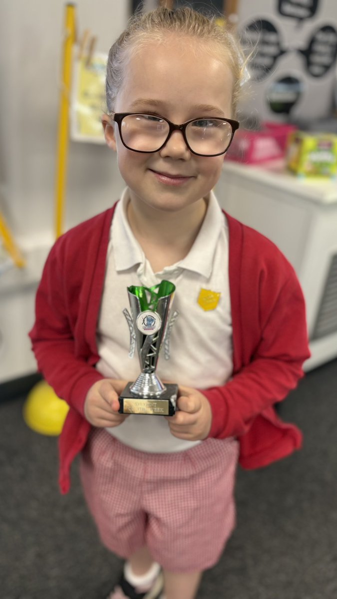 AnParkInfants's tweet image. Well done for being awarded with the  ‘Student of the Week’ trophy for your fantastic effort in jujitsu. What a star! 🌟 
#apiclass3
#jujitsu 
@WhiteWoodsPAT1