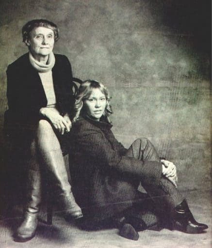 abbamylove's tweet photo. The famous, highly awarded children’s book writer from Sweden, Astrid Lindgren, together with the great singer Agnetha Fältskog from ABBA.
2 Swedish legends, forever! 🇸🇪🇸🇪
#AstridLindgren #Agnetha #Unicef #Sweden #ABBA #Childrensright https://t.co/H9R4eJ4lHG