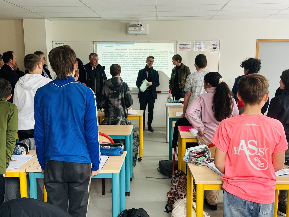 Académie de Grenoble (@acgrenoble) on Twitter photo Nouvelle vie pour le collège de Varens à Passy ! ✨
Le recteur et <a href="/MartialSaddier/">Martial SADDIER</a>, président du département de la Haute-Savoie, ont inauguré une réhabilitation ambitieuse : des espaces plus accessibles, modernes et durables, pensés pour la réussite et le bien-être des élèves 👏 Nouvelle vie pour le collège de Varens à Passy ! ✨
Le recteur et <a href="/MartialSaddier/">Martial SADDIER</a>, président du département de la Haute-Savoie, ont inauguré une réhabilitation ambitieuse : des espaces plus accessibles, modernes et durables, pensés pour la réussite et le bien-être des élèves 👏