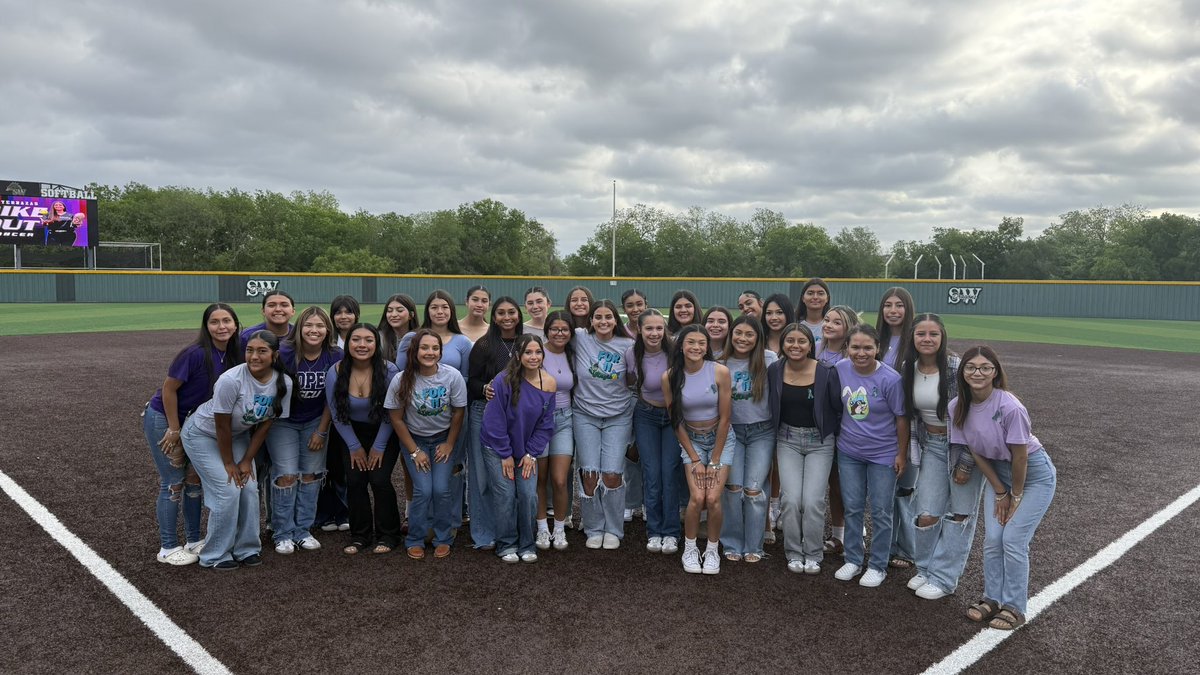 sw_dragon_sball's tweet photo. Thank you to everyone who showed up for Angelina’s prayer circle this morning. Every prayers counts. 💜 

#For11 https://t.co/LvIq2FSOID