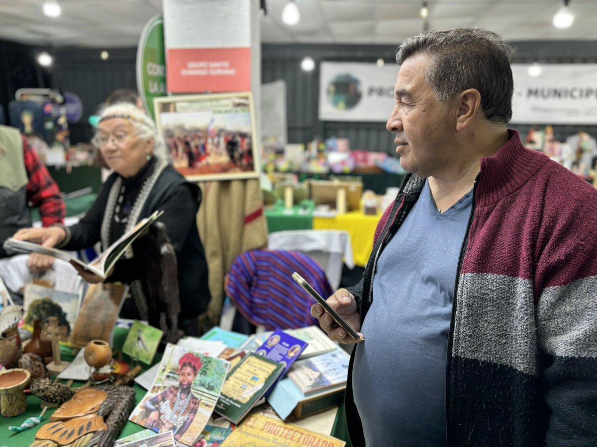 psmontevideo's tweet photo. 🙌🏼 Recorrida por la Criolla

Junto a @juanceretta y @AntoTorelli , @JosemaD96 y @EsCarLata___ visitamos los stands de la Feria de Emprendimientos y Economía Solidaria, terminando la jornada en un gran encuentro entre compañeros/as en la parrilla solidaria de la Criolla. https://t.co/iejiVqwYWS