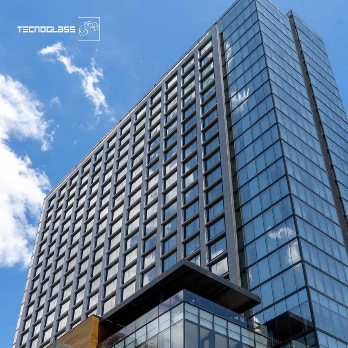 🏢 JW Marriott Tampa in Florida is a project that showcases excellence in every detail. With its innovative and cutting-edge design, it stands out for its durability and our commitment to quality.