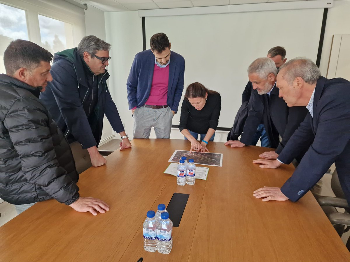 ppfernandoperez's tweet photo. Foi un pracer acompañar ao delegado da @Xunta en Pontevedra, @RegueraAgustin, e ao Director Xeral de Planificación Enerxética e Minas, Pablo Fernandez Vila, na visita á empresa @foresa_net 🏭

#IndustriaGalega #Innovación #Emprego #CompromisoCoTerritorio https://t.co/QxUDfP9jHO