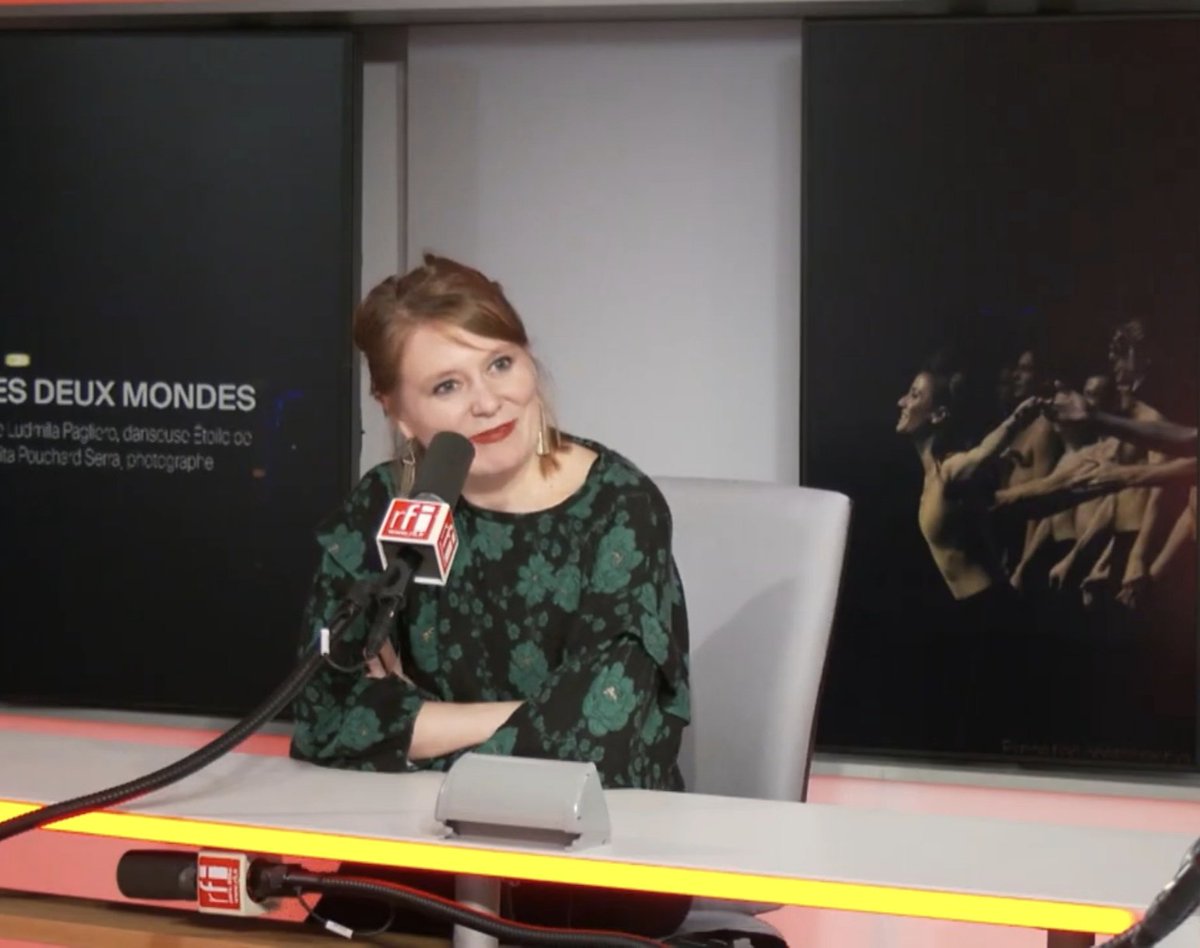 Anita Pouchard Serra (@ojosdeanita) on Twitter photo Ayer estuve por los estudios de <a href="/RFI_Es/">RFI en Español</a> para hablar de la exposición en la Casa Argentina y del proyecto fotográfico junto a #LudmilaPagliero bailarina Étoile franco-Argentina de la Opera de Paris, quien hoy se despide de su legendario escenario.
youtu.be/RF4TZJLZZM0 Ayer estuve por los estudios de <a href="/RFI_Es/">RFI en Español</a> para hablar de la exposición en la Casa Argentina y del proyecto fotográfico junto a #LudmilaPagliero bailarina Étoile franco-Argentina de la Opera de Paris, quien hoy se despide de su legendario escenario.
youtu.be/RF4TZJLZZM0