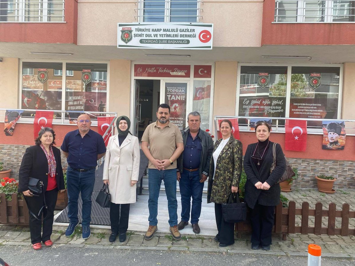 Tekirdağ Kızılay Şube Başkanı Mukadder Eren Üğüden ve beraberindeki heyet derneğimizi ziyaret etmişlerdir.
Nazik ziyaretlerinden dolayı çok teşekkür ederiz…