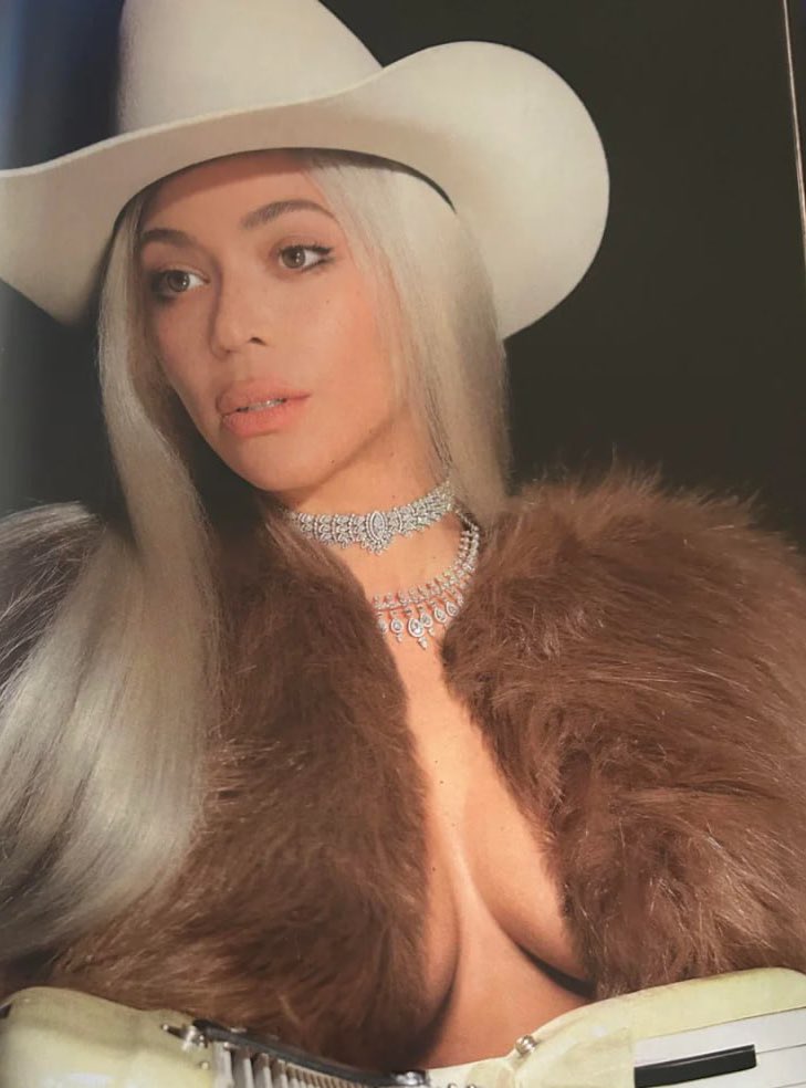 PopTingz's tweet image. Beyoncé looks absolutely gorgeous in new photos from her "COWBOY CARTER" art book.
