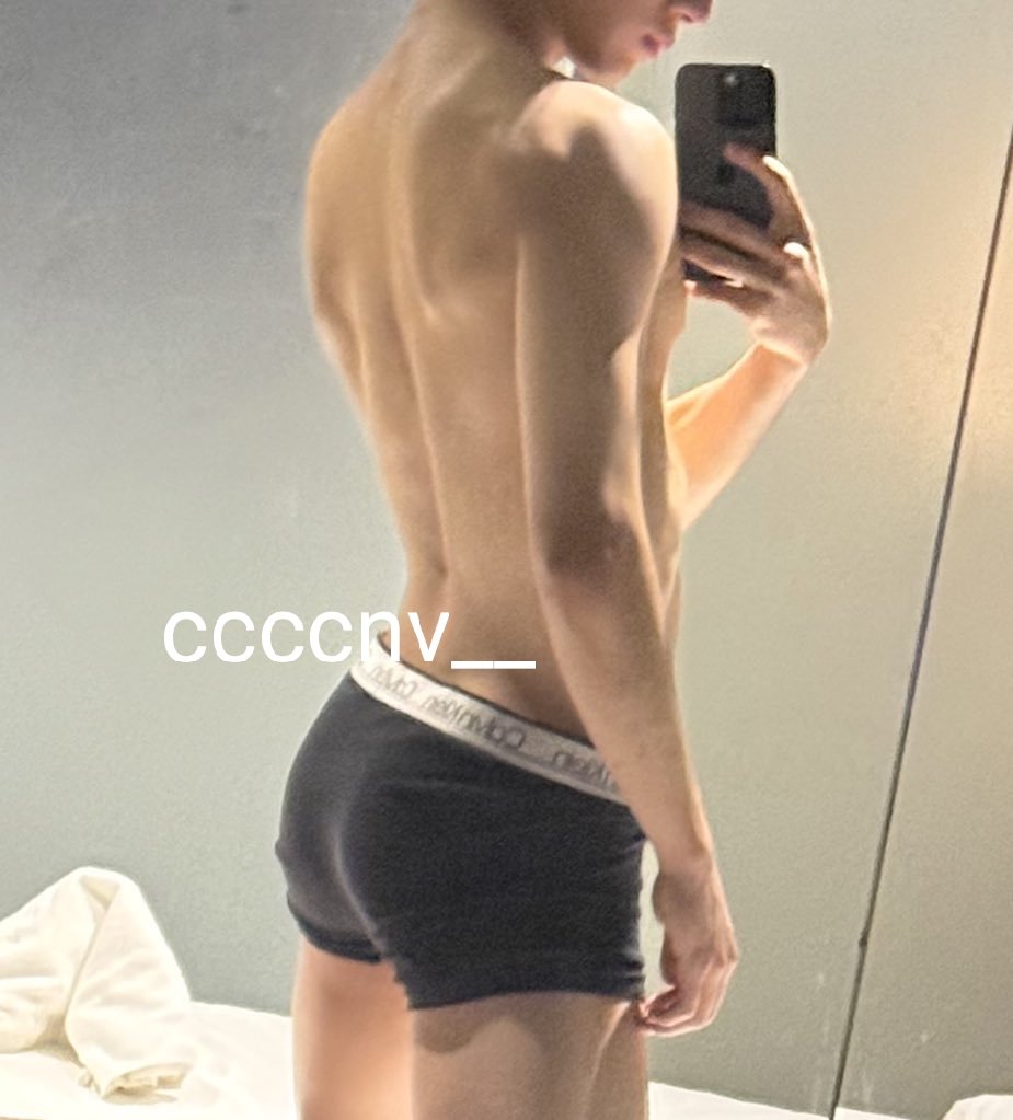 anklerum's tweet photo. ᴛᴀᴇѕᴀᴎ ᴡᴇᴠᴇʀѕᴇ update

"i've been going to the gym, ᴏᴎᴇᴅᴏᴏʀѕ. have you noticed?~ the hyungs have been slapping my butt a lot these days... i think they noticed too" https://t.co/KcYM1me1jo