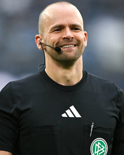 SrAnsetzungen's tweet photo. 3.Liga, 34. Spieltag
Arminia Bielefeld - Hansa Rostock (Sa., 14 Uhr)
🙎🏼♂️: Patrick Schwengers
🚩: Fabian Maibaum
🚩: Felix Grund
4⃣ : Lennart Kernchen
#Schwengers #DSCFCH #3Liga https://t.co/Z3CRvZvXJl