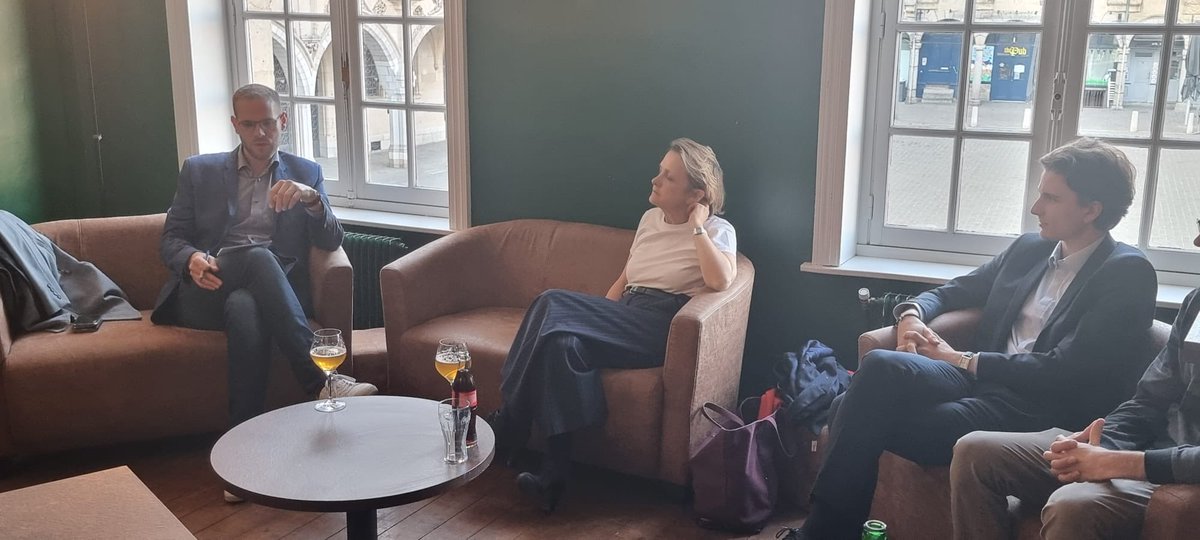 horizonsloison's tweet photo. Lundi je me suis rendu à l’Afterwork qu’organiser le comité Horizons Arras animé par Arnaud Michel sur le thème de l’éducation avec la présence de Florence Berthout secrétaire nationale Horizons à l’éducation et maire du 5eme arrondissement de Paris https://t.co/JOM3Bm9iDQ