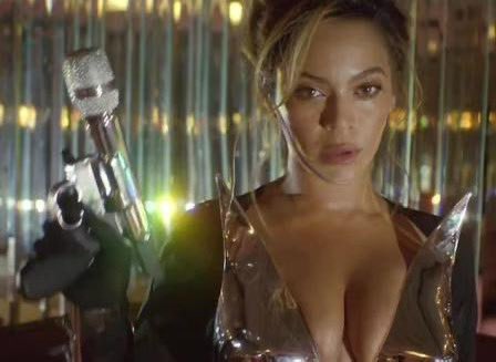 PopTingz's tweet image. Beyoncé??? What does this mean???