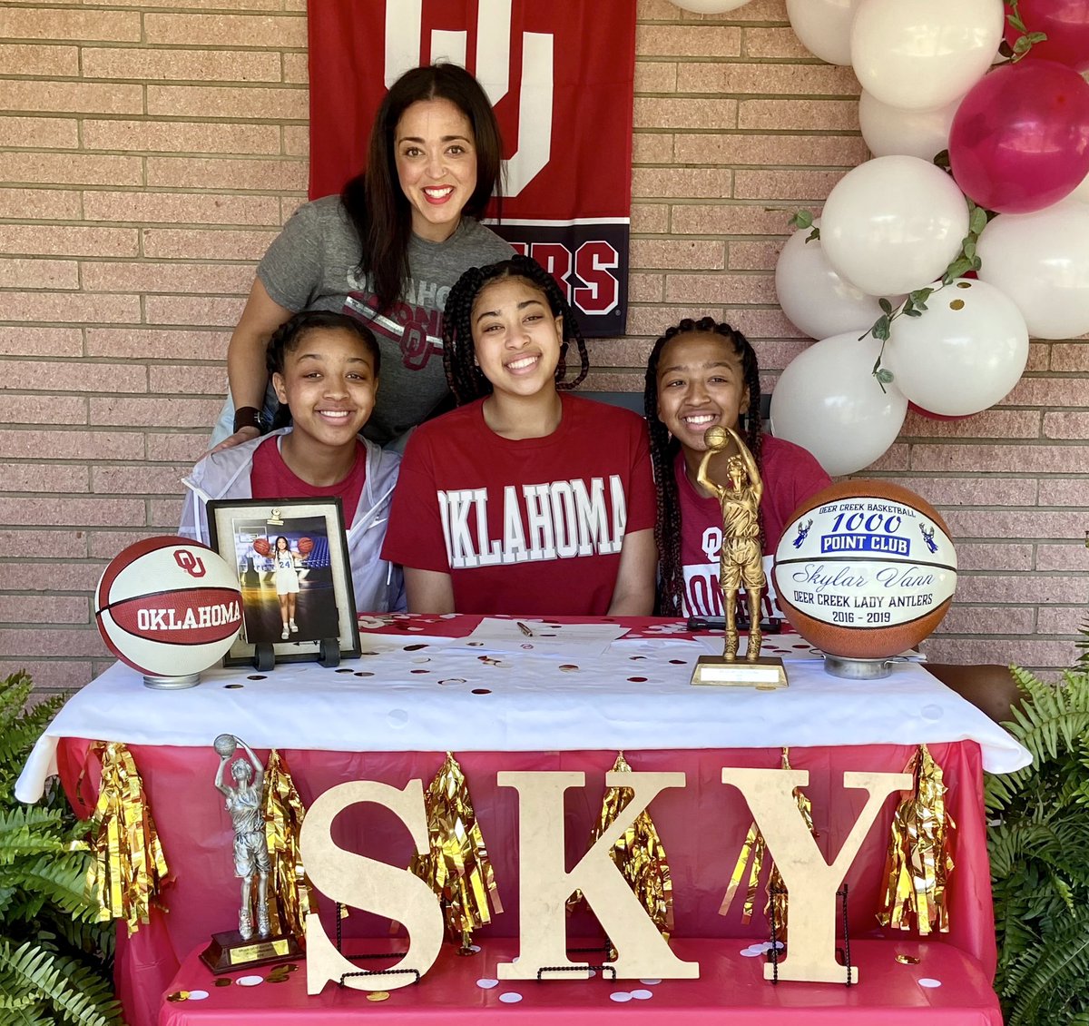 They’re jumping for joy because their mama got her Spring &amp; Summers back! IYKYK 🙃

BABY SIS signed her NLI yesterday, to play D1 #WBB &amp; attend college on a full ride. That’s 3 for 3 for my #vanngirls #WatchMoreWBB #proudmama #butGod