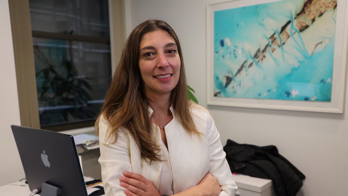 DisavowTrump20's tweet image. This is Nicole Micheroni, an immigration attorney and U.S. citizen. This week, she received an email from the Trump Admin ordering her to deport herself from America. This administration is now targeting our own citizens.

RETWEET if you stand with Micheroni against Trump!