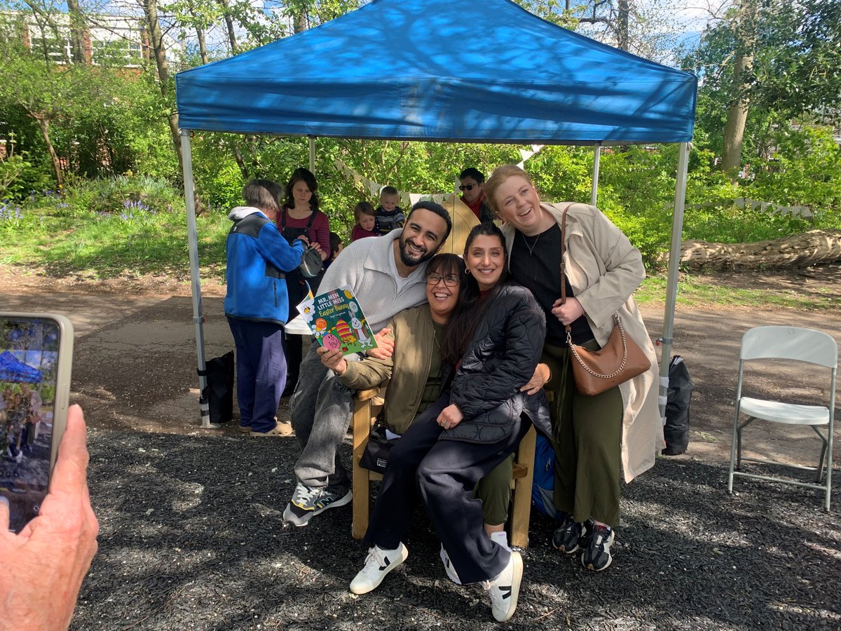 What a brilliant day in Platt Fields Park launching the brand new Storytelling Corner📚🌳🌞

Thank you to everyone who popped over!💚

We are so excited to see how this is used in the future 🤩

<a href="/AnnIgbon/">Cllr Lee-Ann Igbon</a> <a href="/AliRIlyas/">Ali-Raza Ilyas</a> <a href="/JadeDoswelll/">Jade Doswell</a> <a href="/ky1iew/">Kylie</a> <a href="/JohnRooManc/">John Rooney</a>