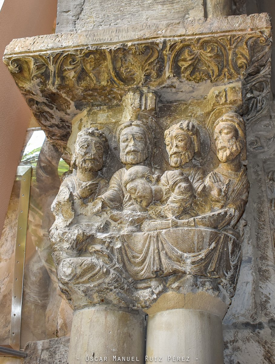 En uno de los capiteles de la pilastra Este del claustro de la Catedral de Tudela encontramos la escena de la última cena magníficamente representada.

#JuevesSanto #Navarra #arte #historia #románico #medieval