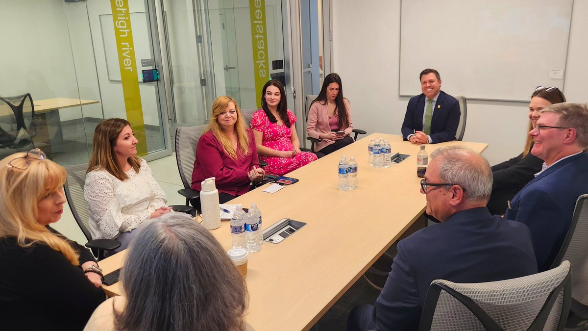 RepMackenzie's tweet photo. Great joining the employees of Guardian Life Insurance for a roundtable and town hall. Appreciated the opportunity to discuss some of the pressing subjects in Washington, including China, tariffs, and the budget reconciliation process. https://t.co/snEn6jXtLF