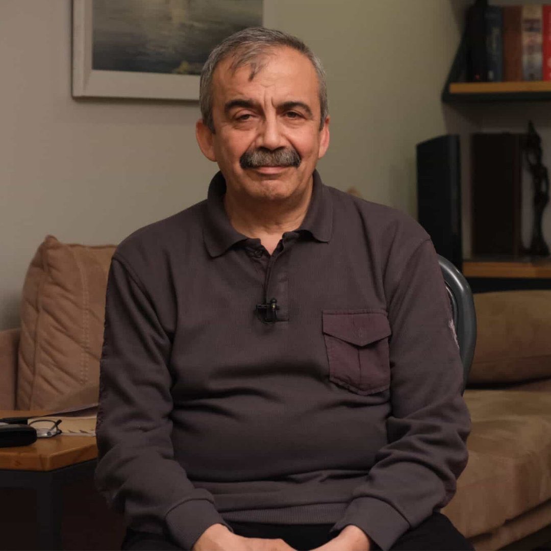 Diren be Sırrı abi, çünkü direnmek en çok sana yakışır..