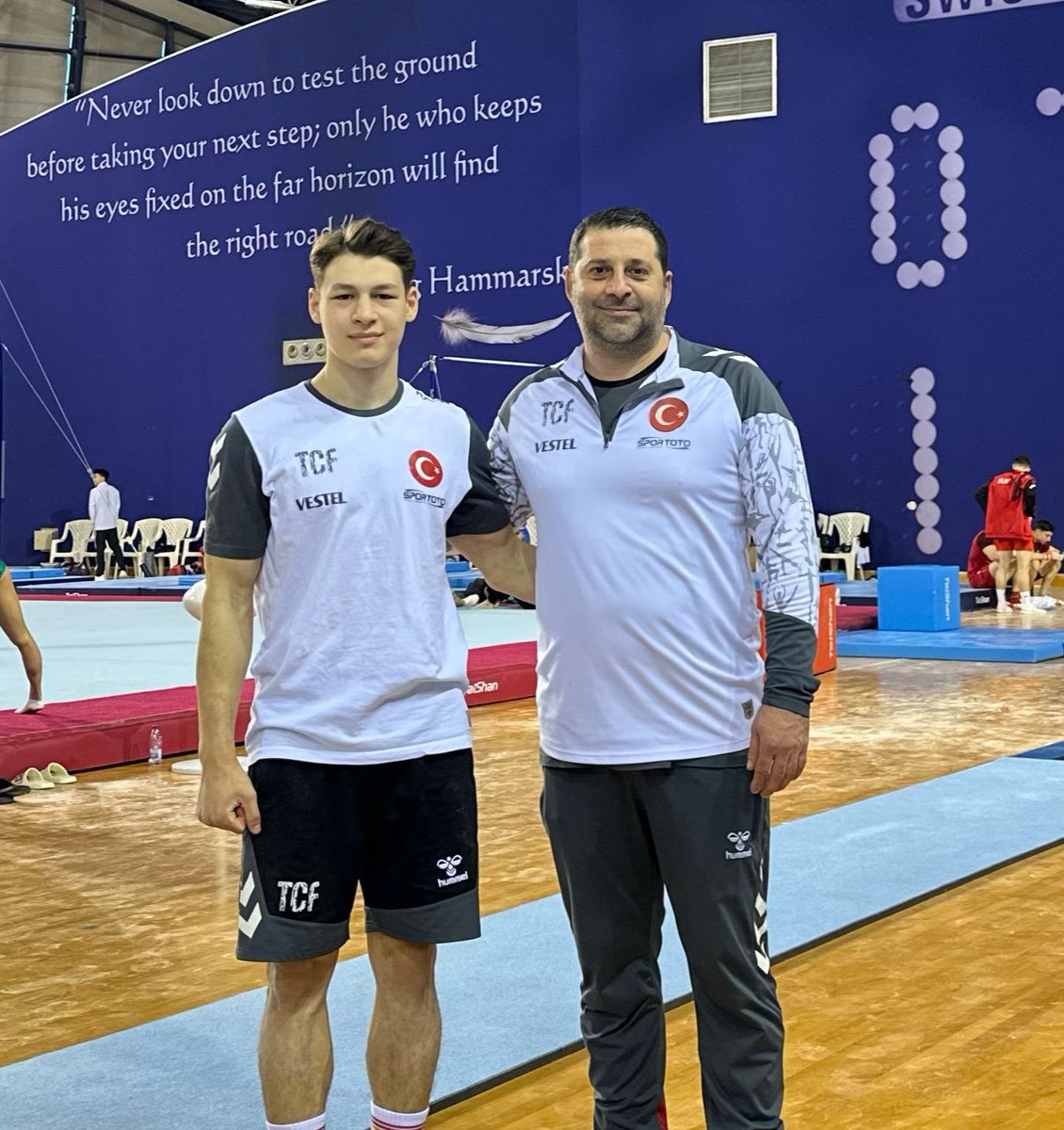 🤸🏻 Katar'da düzenlenen Doha Artistik Cimnastik Dünya Kupası’nda sporcumuz Alperen Ege Avcı, atlama masasında 7. olarak finale adını yazdırdı.👏👏👏