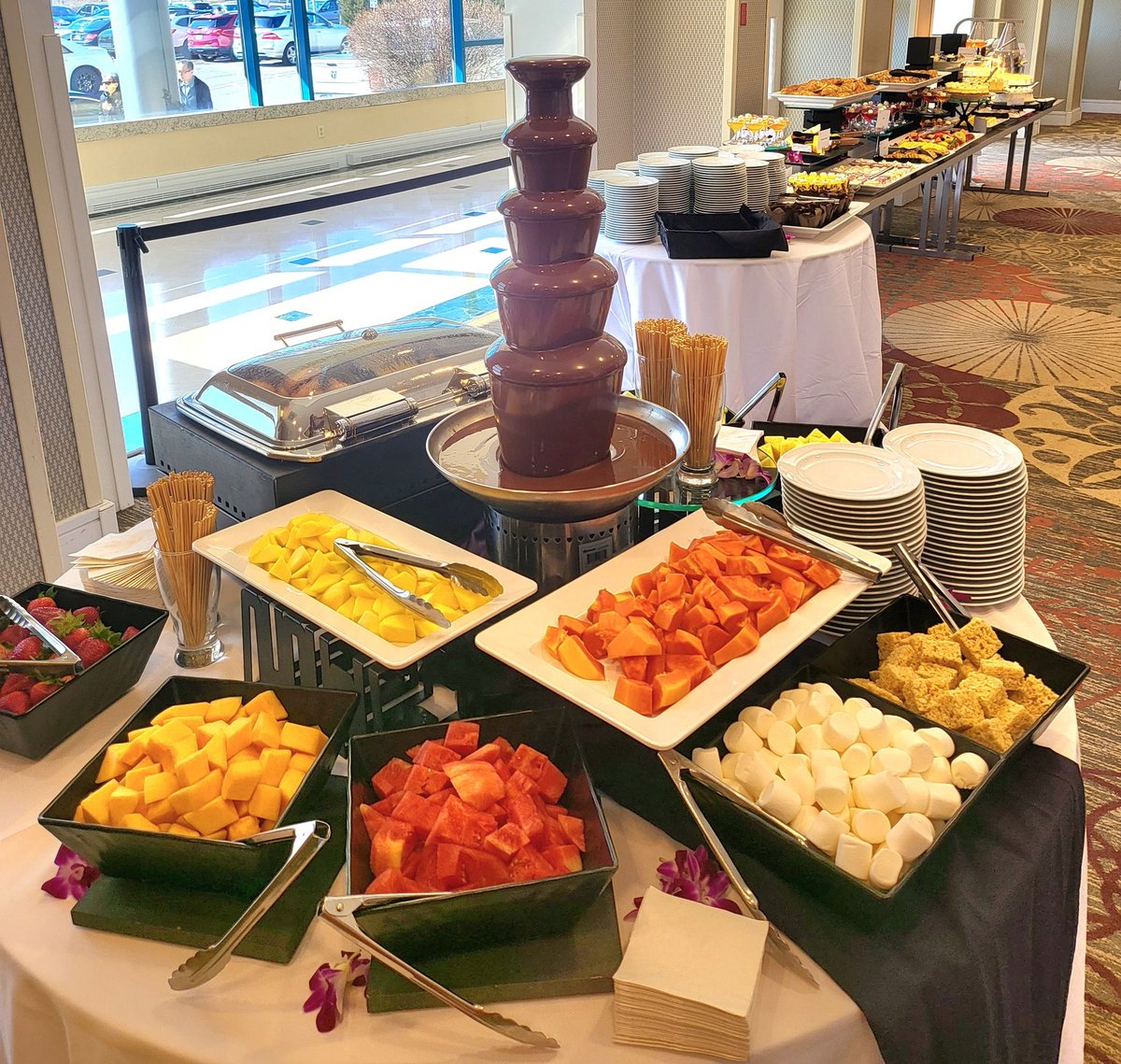 Looking for last-minute #Easter plans this weekend? Join us for brunch buffet on Sunday April 20. Enjoy lobster, carving stations, breakfast, chocolate fountain and mimosa including kids Easter sugar cookies decorating. View menu and reserve your table at craverichmondhill.com