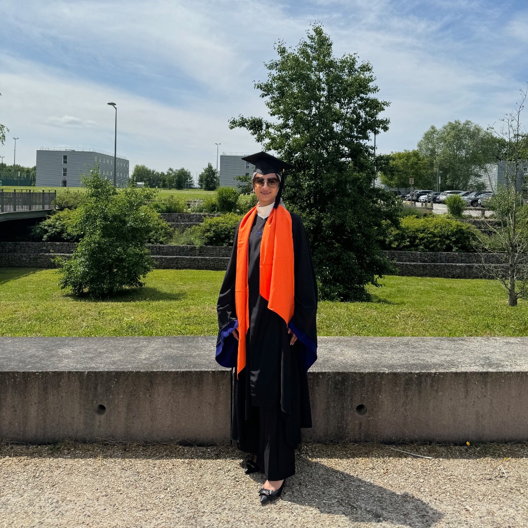Coursera (@coursera) on Twitter photo Meet Fatima Laher, a 2024 graduate from Johannesburg, South Africa đź‘‹
Fatima recently earned her master’s degree from the <a href="/HECParis/">HEC Paris Business School</a> Executive MSc & MSc in Innovation and Entrepreneurship. Today, she’s offering words of advice for anyone considering an online degree.
đź§ Know Meet Fatima Laher, a 2024 graduate from Johannesburg, South Africa đź‘‹
Fatima recently earned her master’s degree from the <a href="/HECParis/">HEC Paris Business School</a> Executive MSc & MSc in Innovation and Entrepreneurship. Today, she’s offering words of advice for anyone considering an online degree.
đź§ Know