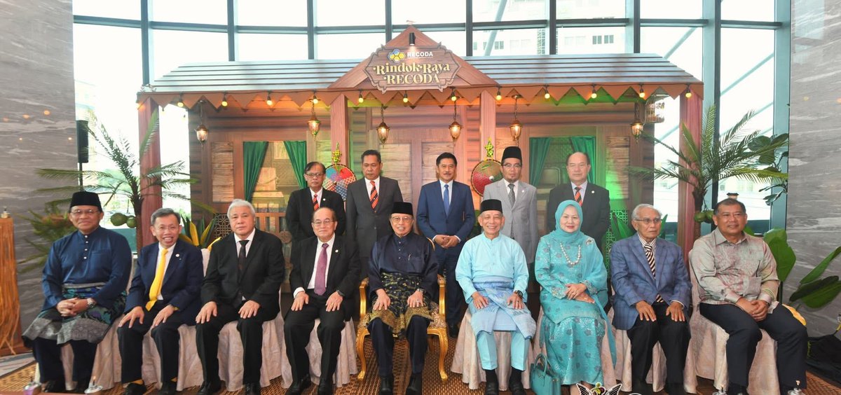 simkuihian's tweet photo. Hari Raya Aidilfitri 2025/1446H
Rumah Terbuka Rindok Raya RECODA
#RECODA (Regional Corridor Development Authority) is a Sarawak Statutory Body leads and manages the #SCORE (Sarawak Corridor of Renewable Energy) development @ Bintulu.
https://t.co/bgzv6WWQg7 https://t.co/WJQGDJdSNp