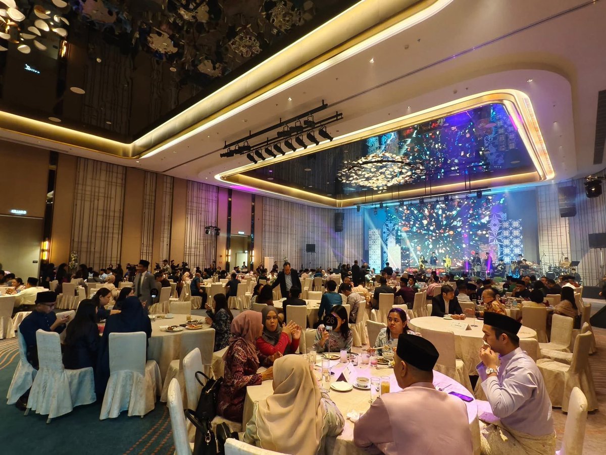 simkuihian's tweet photo. Hari Raya Aidilfitri 2025/1446H
Rumah Terbuka Rindok Raya RECODA
#RECODA (Regional Corridor Development Authority) is a Sarawak Statutory Body leads and manages the #SCORE (Sarawak Corridor of Renewable Energy) development @ Bintulu.
https://t.co/bgzv6WWQg7 https://t.co/WJQGDJdSNp