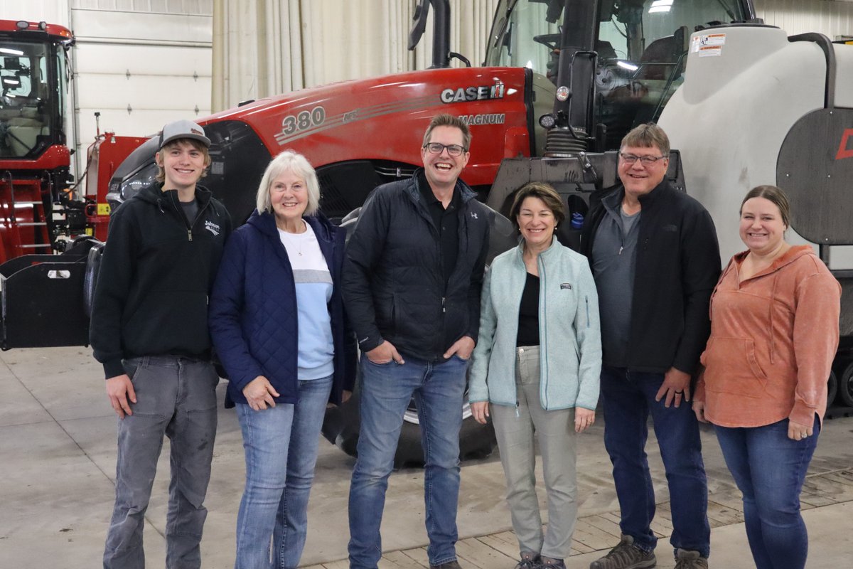 MN Soybean Growers (@mnsoygrowers) on Twitter photo Darin Johnson took a break from spring planting this a.m. to welcome a special guest to his family farm: <a href="/SenAmyKlobuchar/">Senator Amy Klobuchar</a>! Darin, Exec. Dir. Joe Smentek & the senator discussed several policy issues, including sustainable aviation fuel, the Farm Bill & MN's ag reliance on exports Darin Johnson took a break from spring planting this a.m. to welcome a special guest to his family farm: <a href="/SenAmyKlobuchar/">Senator Amy Klobuchar</a>! Darin, Exec. Dir. Joe Smentek & the senator discussed several policy issues, including sustainable aviation fuel, the Farm Bill & MN's ag reliance on exports