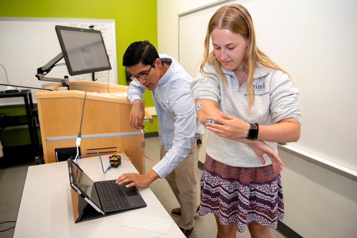 A new study led by #Bucknell Biomedical Engineering Professor Karlo Malaga optimizes deep brain stimulation for Parkinson's disease. The research identifies a specific brain area that can improve gait disturbances, offering new hope for patients. 🔬

🔗 bit.ly/41YOjyL