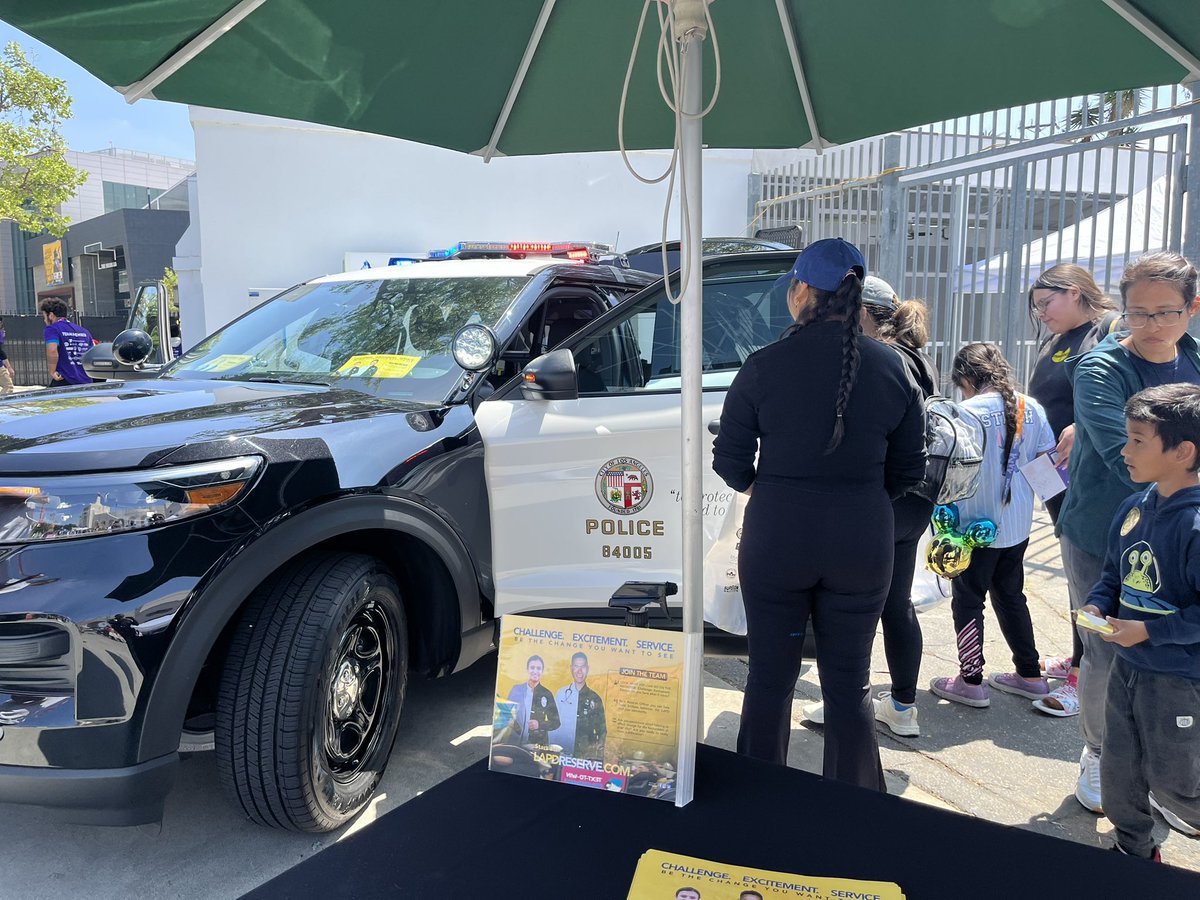LAPDOutreach's tweet image. Over the weekend, we were hanging out with the community and @YMCALA for their Annual “A Day of Play for LA” event.   Thank you to all who were involved in the planning and production of the event, and to those in our communities who attended.   We had a great time!  #LAPD