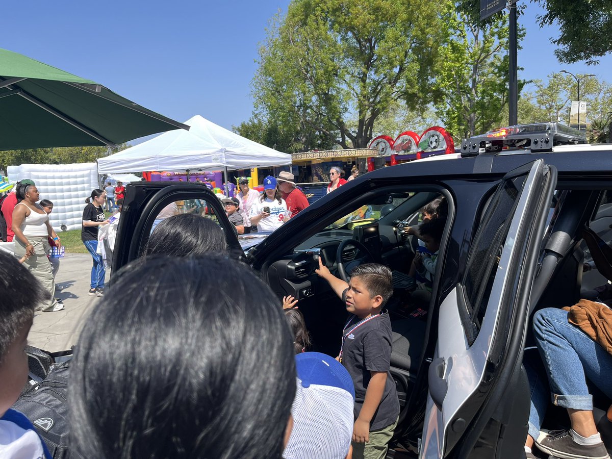 LAPDOutreach's tweet image. Over the weekend, we were hanging out with the community and @YMCALA for their Annual “A Day of Play for LA” event.   Thank you to all who were involved in the planning and production of the event, and to those in our communities who attended.   We had a great time!  #LAPD