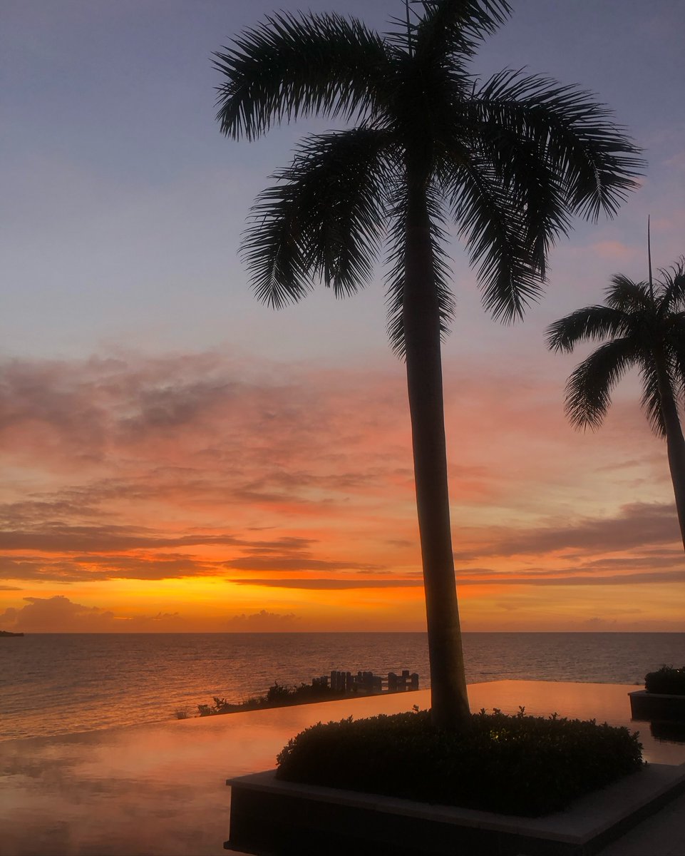 The most memorable sunsets in the Caribbean. For moments of serenity and wonder, join us at sundown. Tag the person you'd love to share this view with.

📸 My Darling Passport

#DiscoverAnguilla #LoveFourSeasons