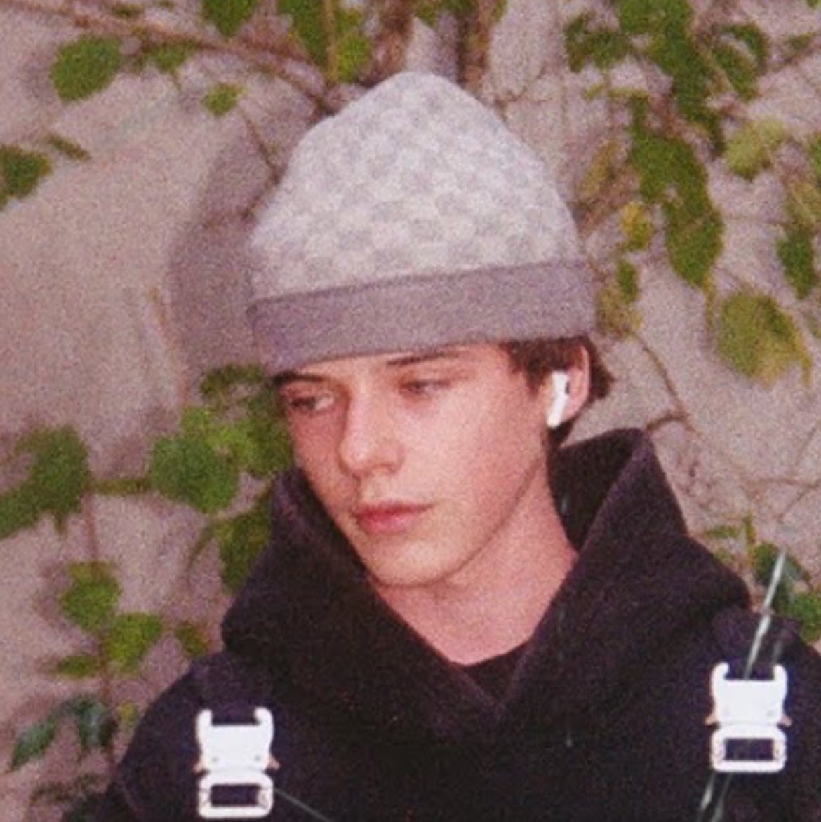 THREAD 

Comment Tmax et Jozz se permettent de voler des milliers d’euros à des ptits de leur commu sans vergogne mdrrr