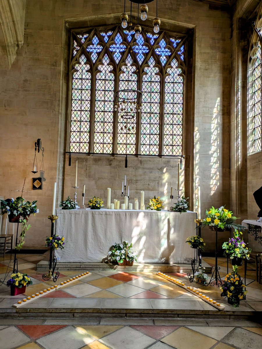 stedscath's tweet photo. Beautiful flowers are set out in the Lady Chapel for tonight's Watch. Big thank you to the Cathedral Flower club for putting this together. https://t.co/pEVXgGynqP
