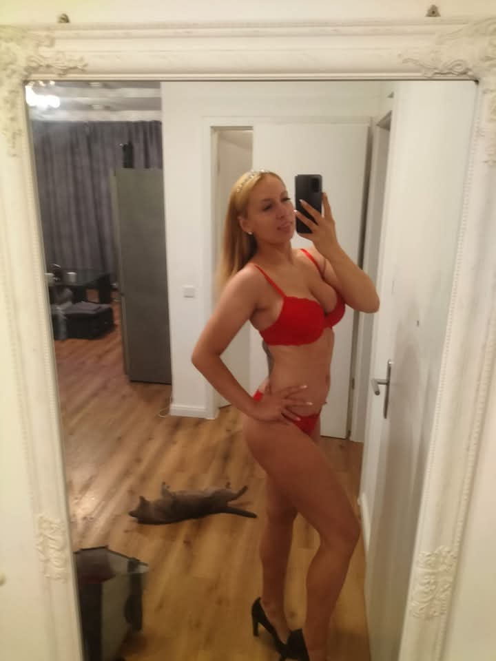 KlaudynaEm91's tweet image. #redlingerie #clarieshairstylist #bodymodel #greycatburshka #krefeld #de