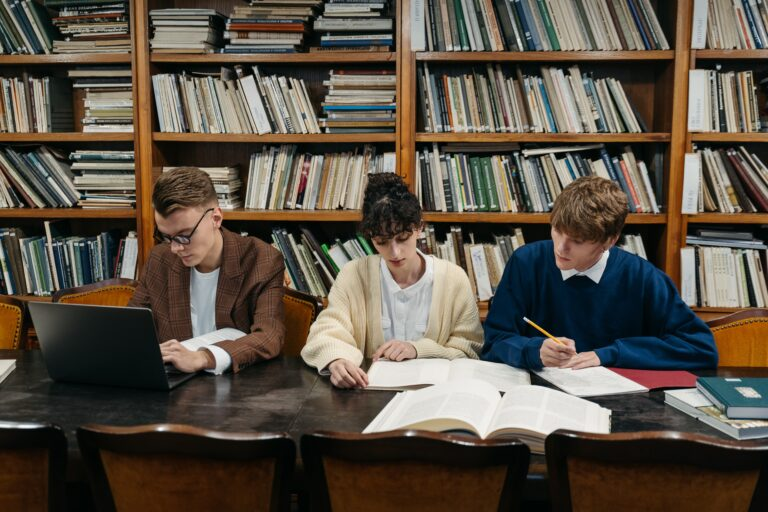 Estappa_'s tweet photo. Navigating campus life made simple!🗺️  
ESTAPPA's campus resources and support services ensure you're always on top of your game. Stay tuned for insights on how ESTAPPA enhances your academic experience. #CampusLife #StudentResources https://t.co/1Rbm5JVxbe