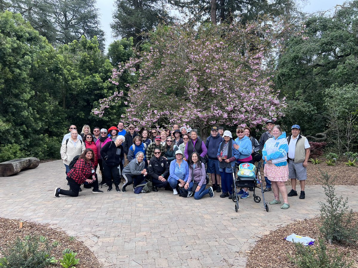 LAPDOutreach's tweet image. Descanso Gardens is an absolutely beautiful Southern California treasure.  We got our steps in during the El Cariso Regional Senior Walk Descanso Gardens Public Safety Walk.  We are helping our seniors stay safe by discussing crime prevention tips.  #LAPD