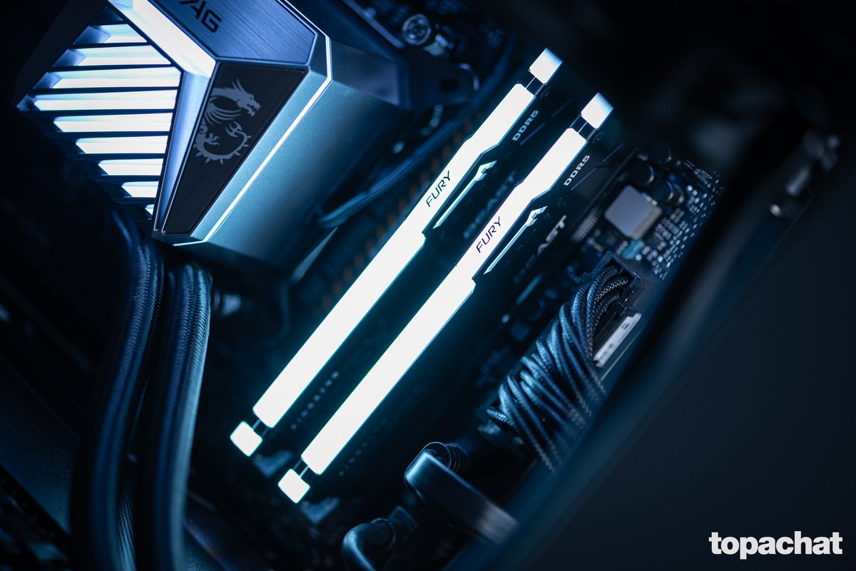 TopAchat's tweet photo. 🎁 #26AnsTopAchat 
#Setup4 : A gagner, le PC Gamer DAWN équipé de 32 Go de DDR5 6000 MHz par @kingstontech !

https://t.co/JrM1wJ03qw

Participe ici :
https://t.co/OYsL3nlI98 https://t.co/R8RdZWou2z
