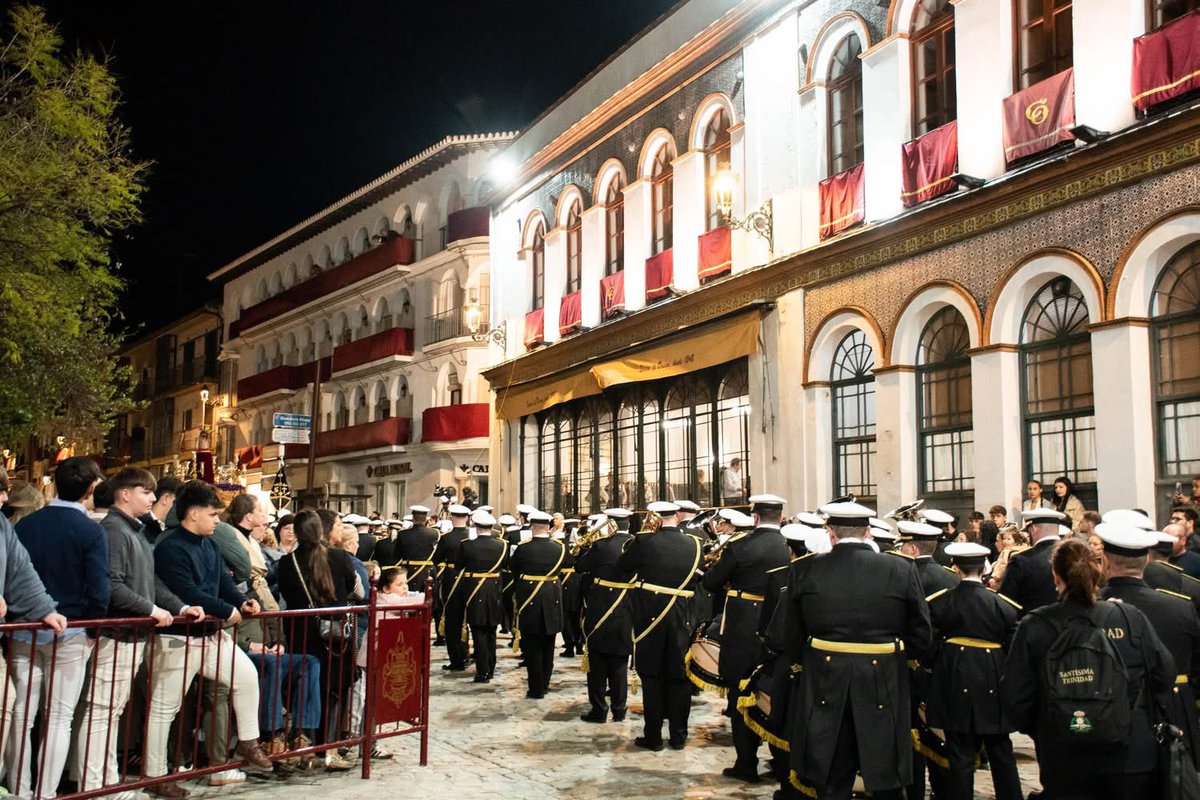Felicitar enormemente a <a href="/StmaTrinidadPal/">Banda Stma. Trinidad</a> por como sonaron ayer tras mi Señor de la Salud de mi Hermandad de Fatima. Repertorio exigente que solventaron de manera sobresaliente. 
Osuna os espera con ganas de repartir Salud y Vida. 
Que tengáis una estupenda Semana Santa.