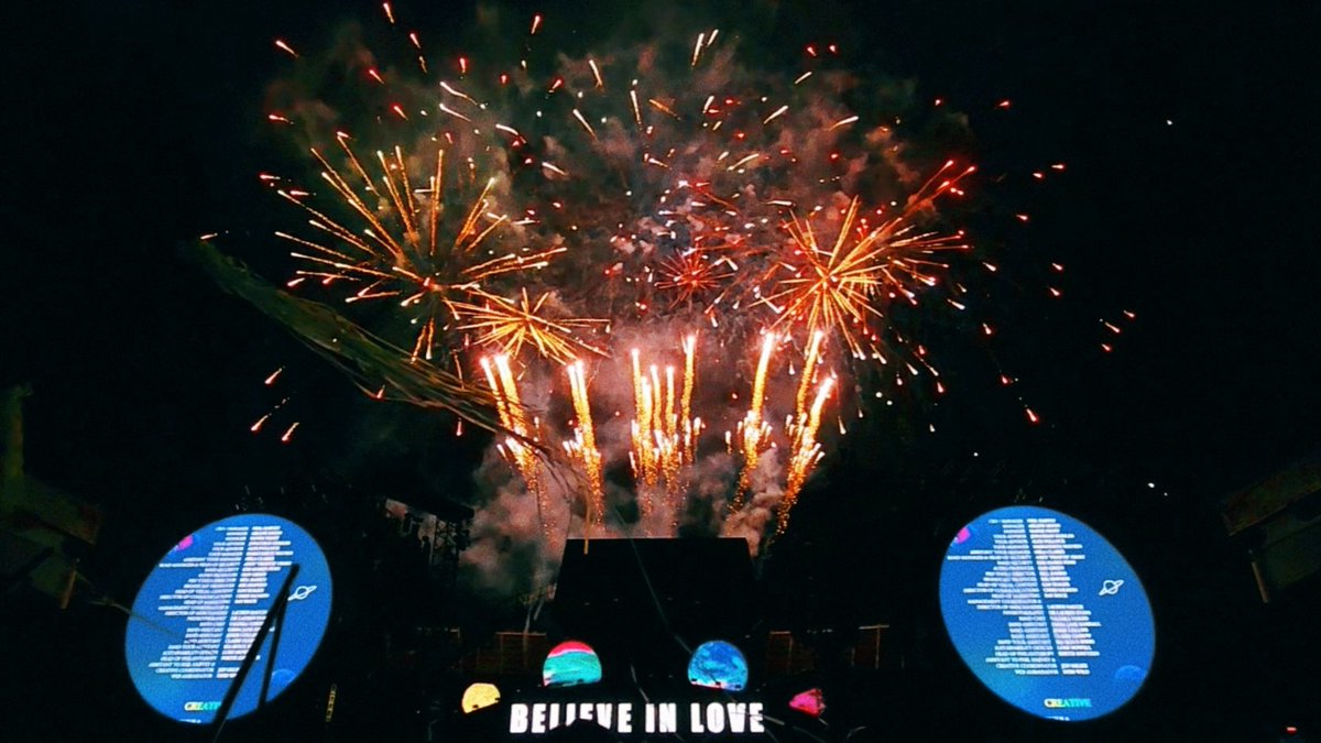 근데 기회가 된다면 콜드플레이 콘서트 꼬옥 가봤으면 좋겠음. 유명한 몇 곡만 알아도 괜찮을 거 같음. 세상이 알록달록하게 느껴지고 모두가 행복해하는 그 감정을 함께 공유하고 싶어.