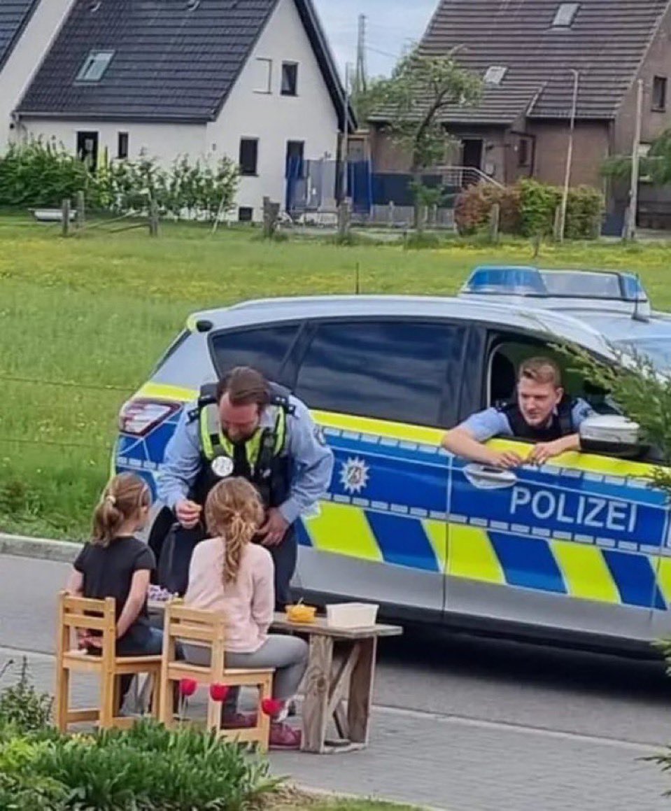 „So ihr kleinen habt ihr dafür denn auch eine Genehmigung?“