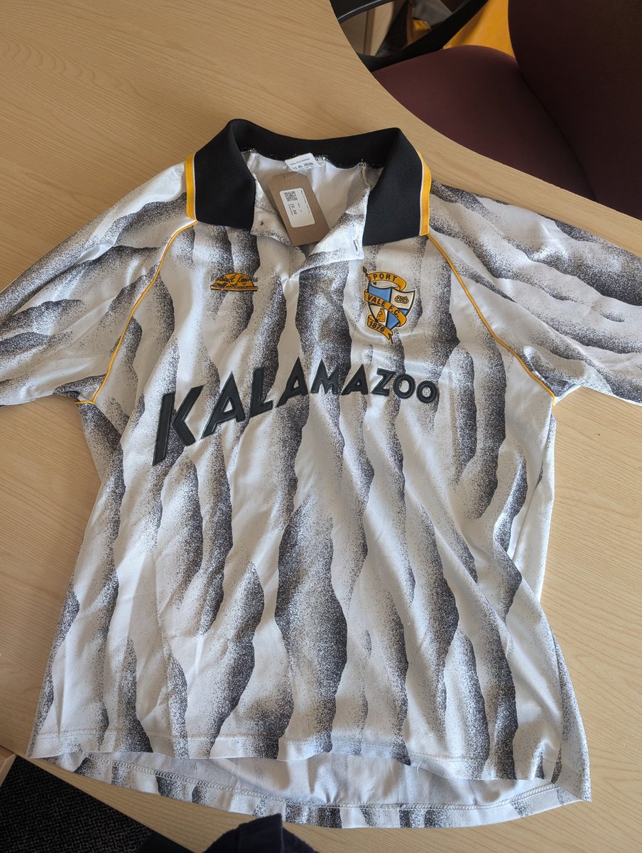 Today's find, a 1991-1992 Port Vale Home 🙌🏻
#charityshopfind <a href="/shirts_original/">Charity Shop Finds' Football Shirts</a> <a href="/toy_toys_shirts/">toy-toys</a>