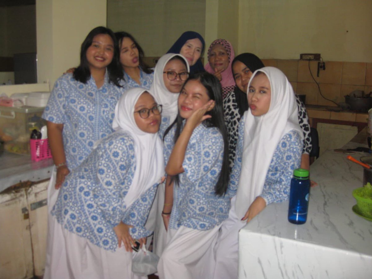 RainbowPoosey's tweet photo. 🎞️ HIGH SCHOOL MEMORIES 🎞️
#HIGHSCHOOLWITH_RAINBOWPOOSEY #MEMORAIN #RAINBOWPOOSEY #NOURA #ALMA #NAYLA #SALWA #ZELDA #PULGU https://t.co/8GByEGgvkx