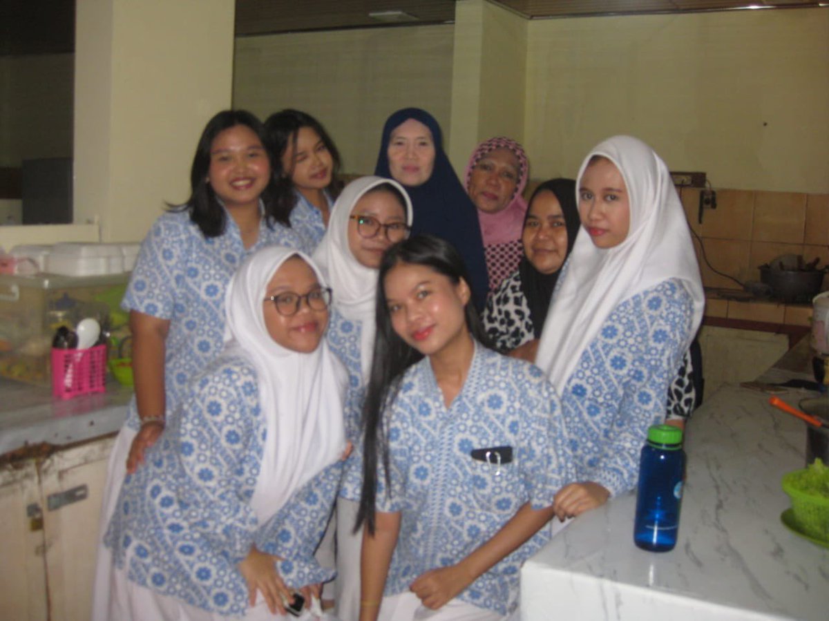 RainbowPoosey's tweet photo. 🎞️ HIGH SCHOOL MEMORIES 🎞️
#HIGHSCHOOLWITH_RAINBOWPOOSEY #MEMORAIN #RAINBOWPOOSEY #NOURA #ALMA #NAYLA #SALWA #ZELDA #PULGU https://t.co/8GByEGgvkx