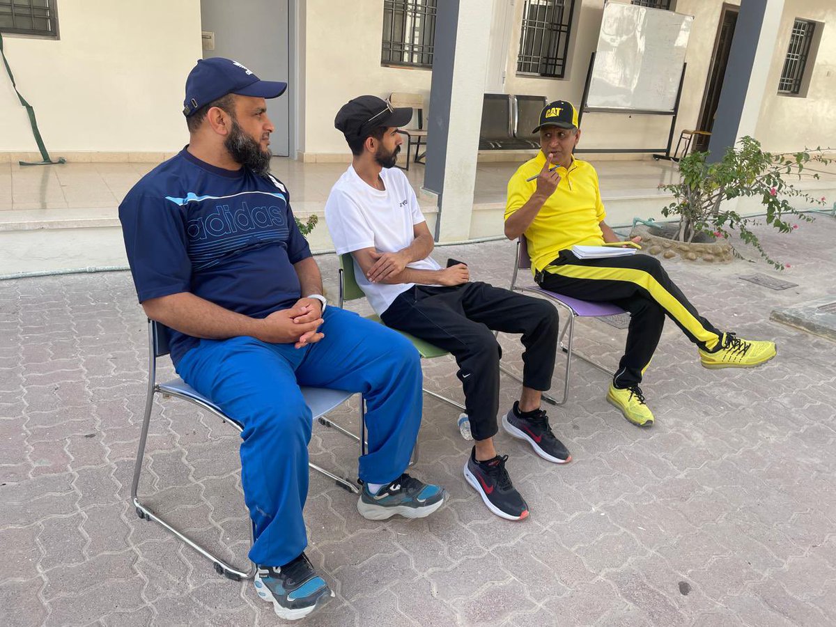 EduGovDkh4806's tweet photo. 🔷| في إطار خطة الإنماء المهني لمعلمي الرياضة المدرسية قام مشرف المادة الأستاذ خدابخش البلوشي مع مجموعة من معلمي الرياضة المدرسية من قطاعي سمائل وبدبد بزيارة المدرسة وتم خلال الزيارة حضور حصة تطبيقية من تنفيذ الأستاذ سليمان السيابي وحلقة نقاشية حول ما دار في الحصة الدراسية. https://t.co/kR9QJ0fWqB
