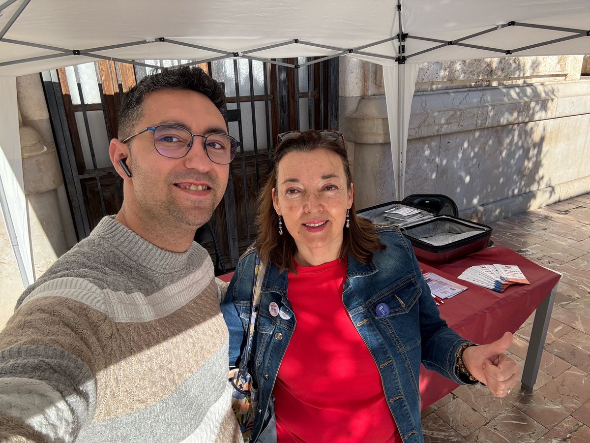ASHECOVA's tweet photo. Hoy @ASHECOVA está, por medio de sus socios, voluntarios y trabajadores, en la Plaza del Ayuntamiento de Valencia celebrando el #DíaMundialHemofilia #WHD2025 #WorldHemophiliaDay #LightItUpRed #WeBleedToo #HemoAbril #Fedhemo #Hemofilia #ashecova https://t.co/4q0nWlTV59