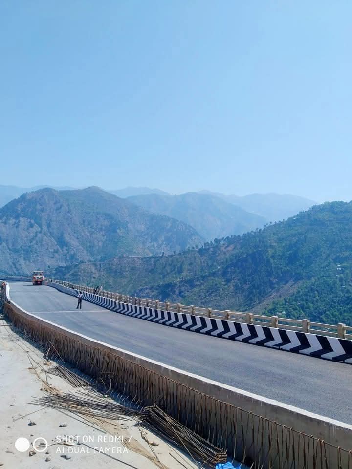 KashmirLife's tweet photo. Dalwas Flyover
One side of the #Dalwas #Flyover has been successfully blacktopped and will soon open for #vehicularmovement, while construction continues on the other side. Sehraan Mir documented the #flyover through his lens. See pictures https://t.co/pvzEICxGPn